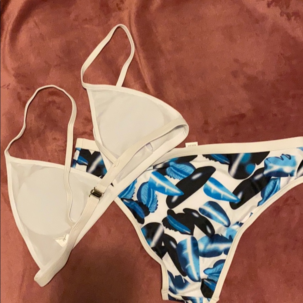 ๐Leaf Print Triangle Bikini Set๐ - Picture 7 of 7